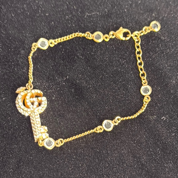 GUCCI Elegant Bracelet with Crystal Embellishments - Picture 1 of 1